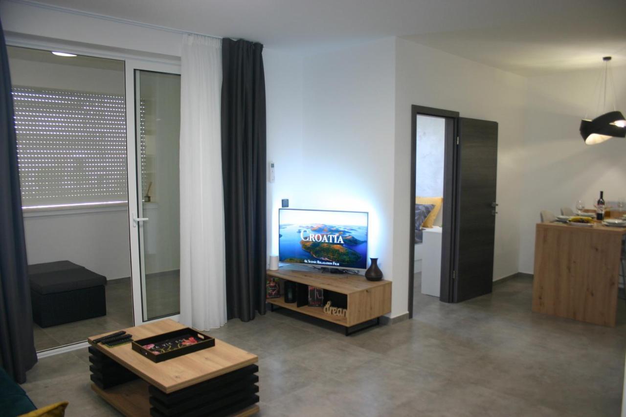 Next door apartment Maro&Ivan Njivice Buitenkant foto